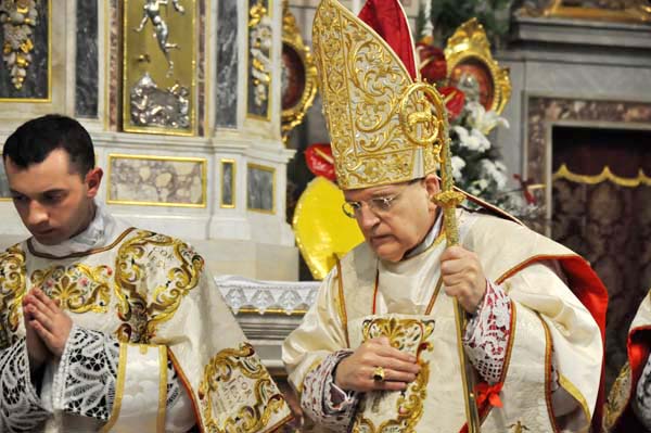 Cardenal Raymond Leo Burke en la Santa Misa