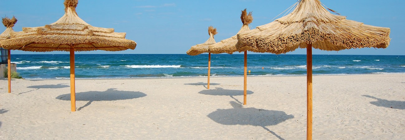 Место пляжа 2 3. Зонт для пляжа. Египет пляж зонтик. Тунис пляж зонты море. Тунис пляж зонты.
